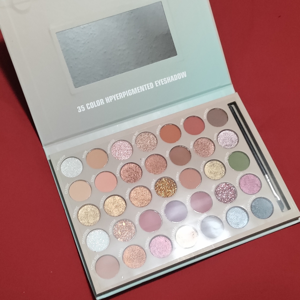 Eyeshadow pallets